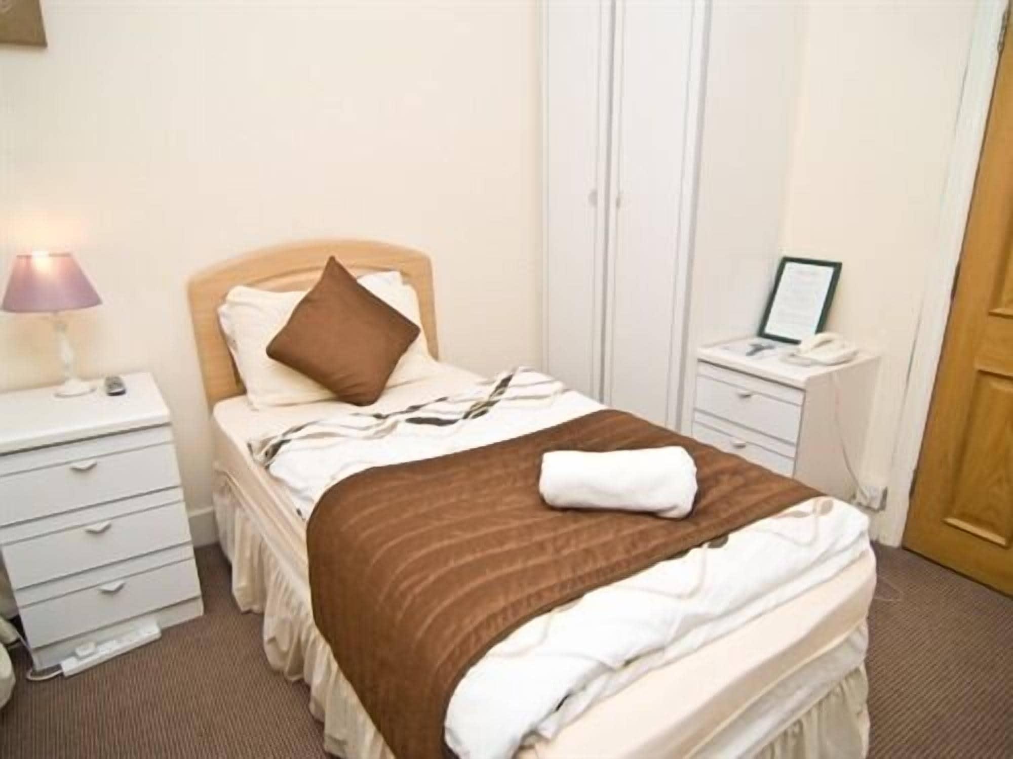 Skylark Guest House Hounslow Ngoại thất bức ảnh