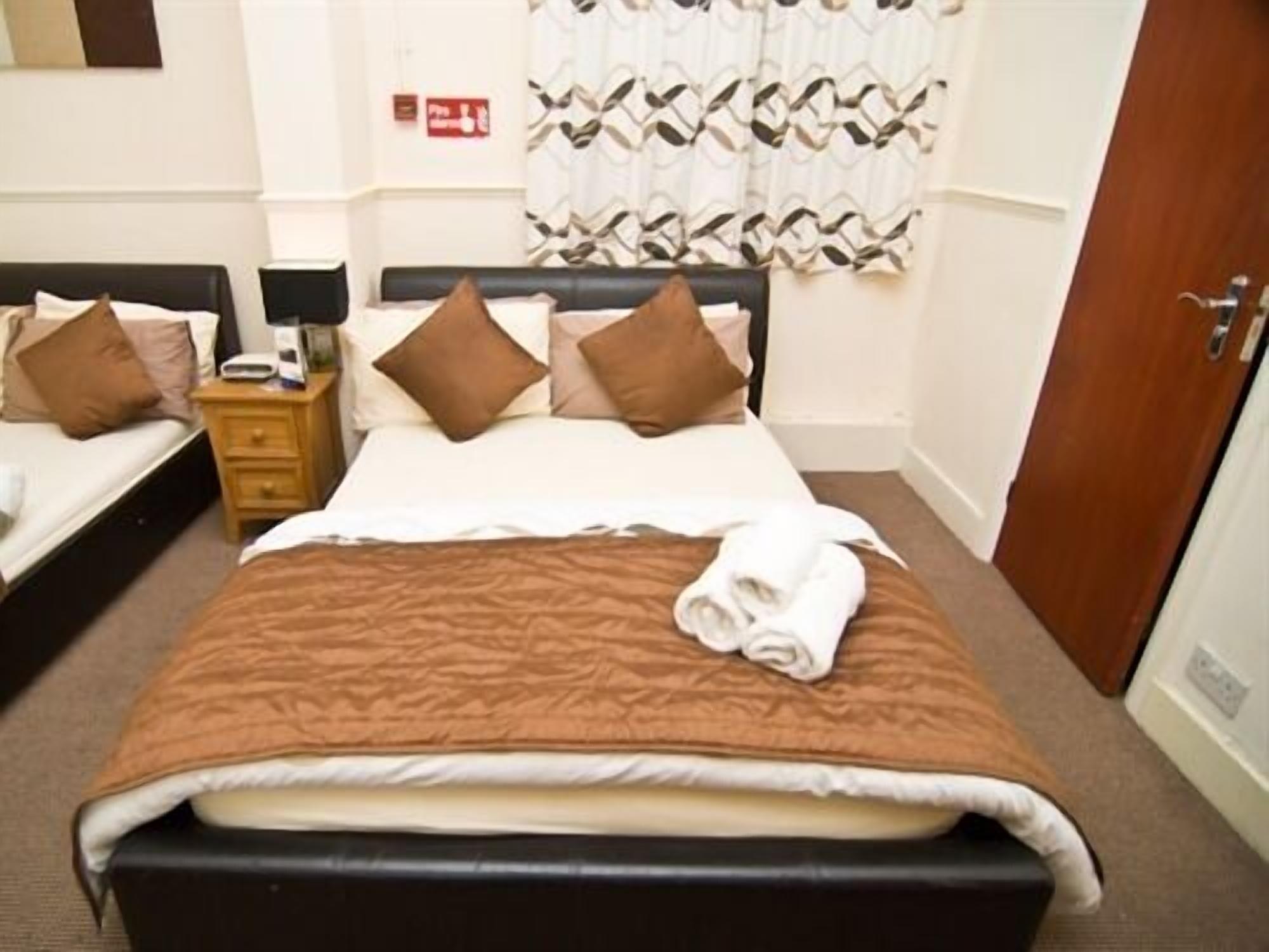 Skylark Guest House Hounslow Ngoại thất bức ảnh